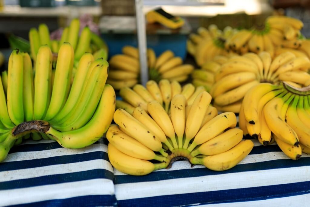 "Banana fruit with health benefits in Hindi"