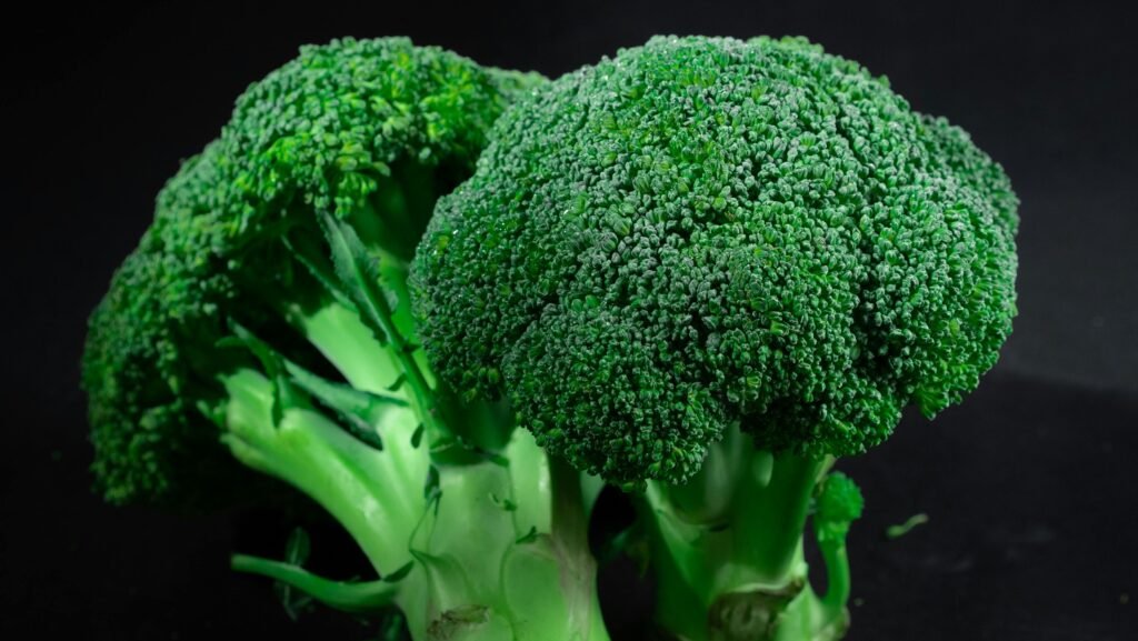 Broccoli Benefits in Hindi – ब्रोकली के फायदे स्किन, दिल, और दिमाग के लिए