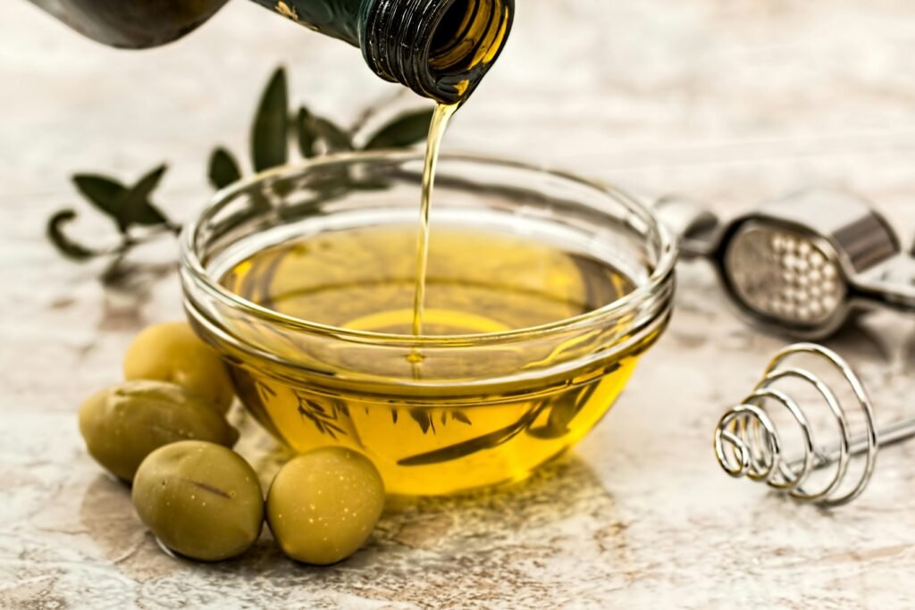 Olive Benefits in Hindi-English | जैतून के तेल और फल के स्वास्थ्य लाभ | Skin, Heart, Brain Superfood