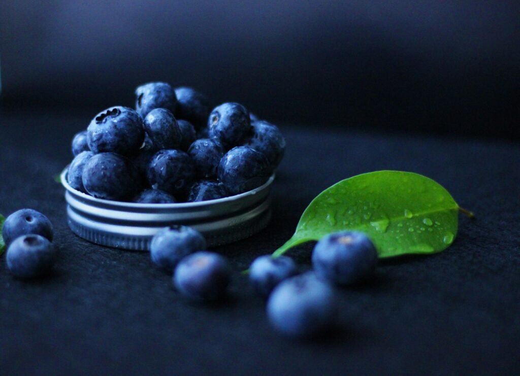 Blueberry Benefits in Hindi-English | Neelbadri ke Fayde | Brain, Skin, Eyes, Anti-aging Superfruit